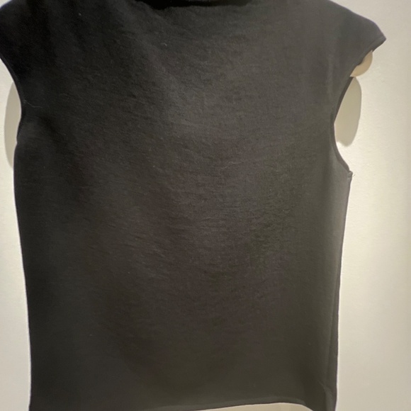 Sleeveless top - Picture 2 of 4